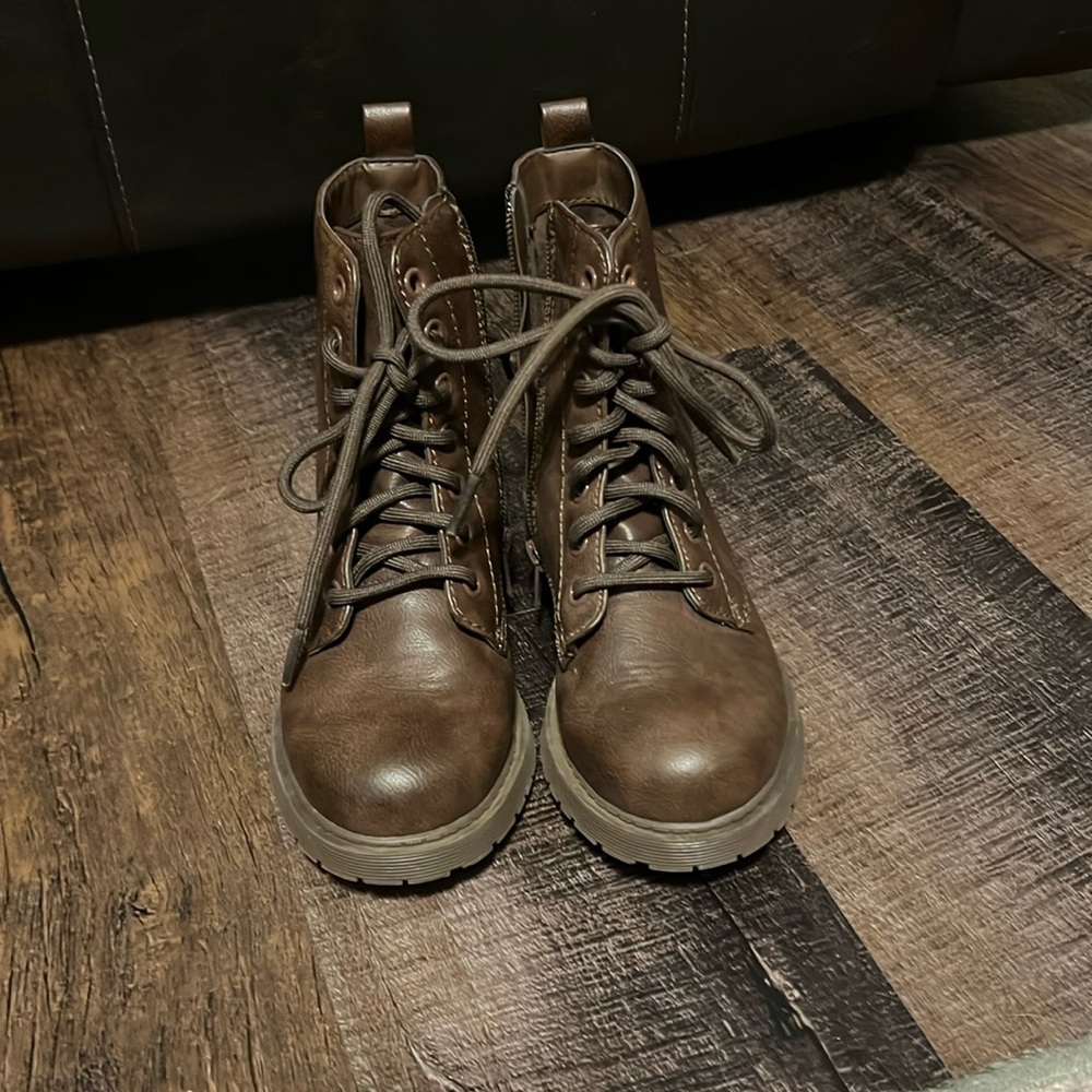 Girls boots
